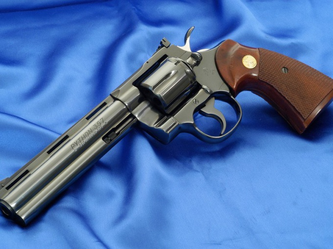 Colt "Python" - geçmiş ve şimdiki 