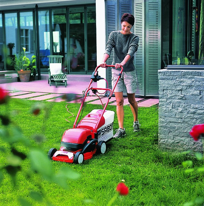 İpucu 1: Kendinden tahrikli benzinli çim biçme makinesi: artı ve eksiler