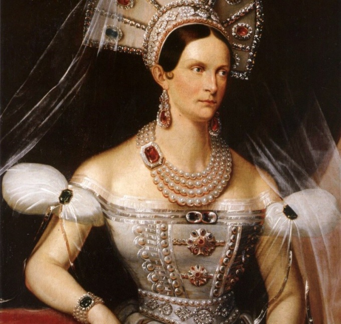 Alexander II'nin annesi Aleksandra Feodorovna, alexandrite süs eşyaları içinde